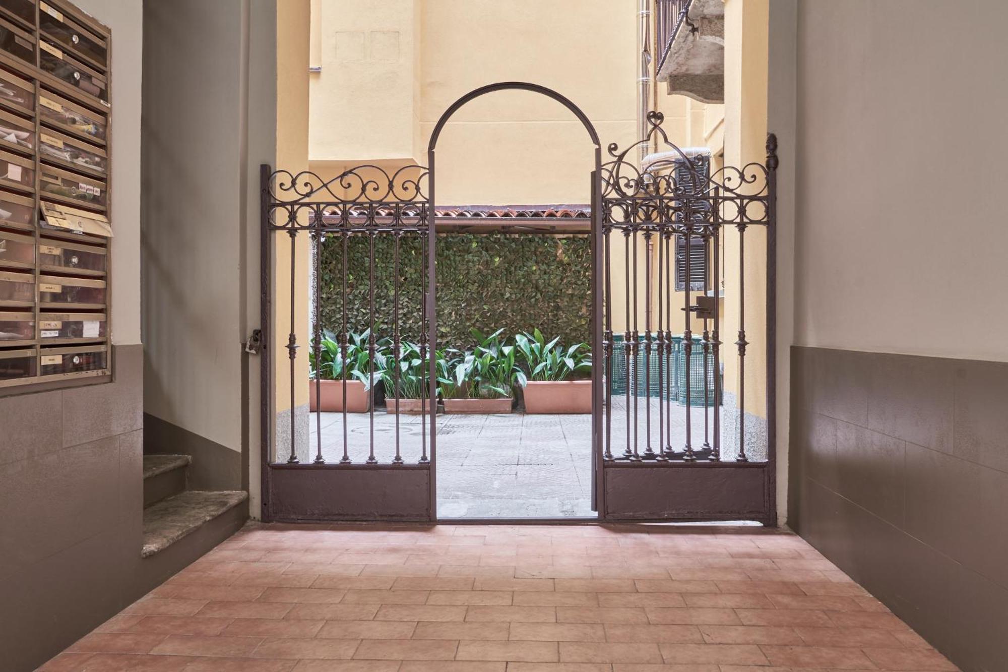 מילאנו Elegante Appartamento Minimal Dai Tocchi Botanici מראה חיצוני תמונה